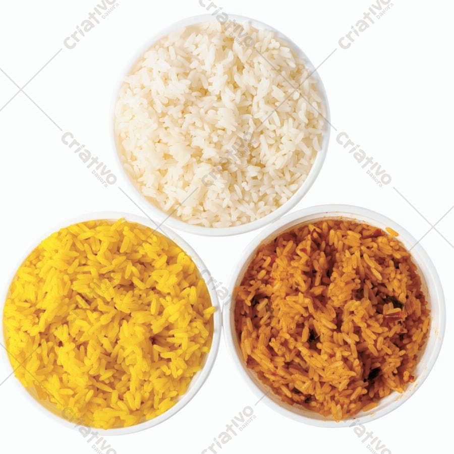 Três tigelas de arroz branco amarelo e vermelho