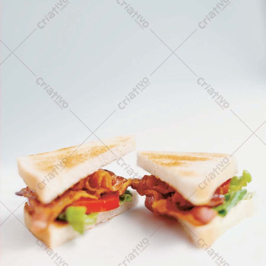 Sanduíche de bacon tomate e alface