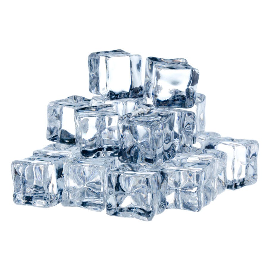 Cubos de gelo transparentes pilha refrescante