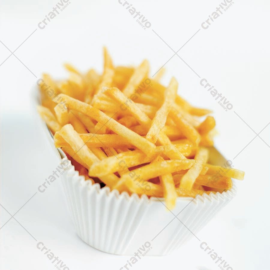Batata frita em recipiente branco