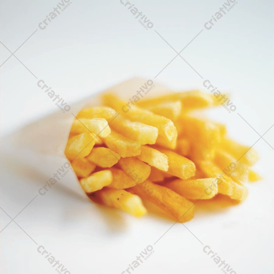 Batatas fritas em embalagem de papel