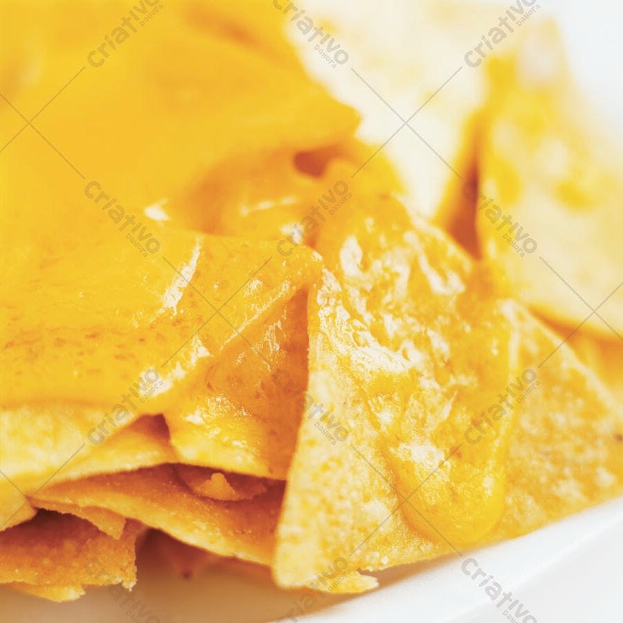 Tortilla chips com queijo derretido