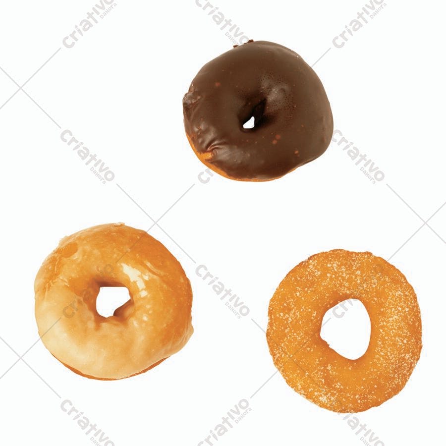 Três donuts saborosos sobre fundo branco