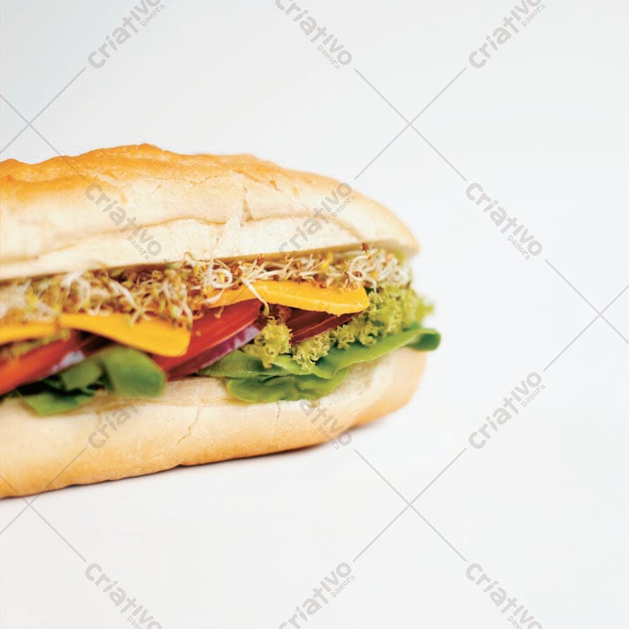Sanduíche vegetariano com queijo cheddar e brotos