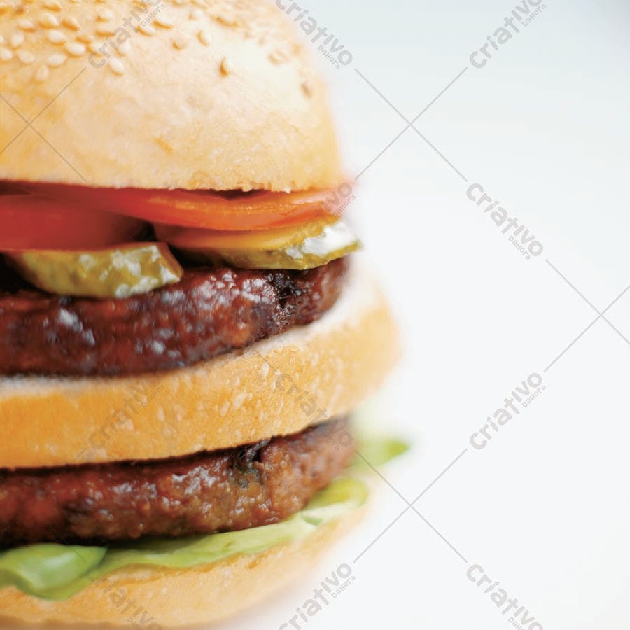 Hambúrguer Duplo com Gergelim e Picles