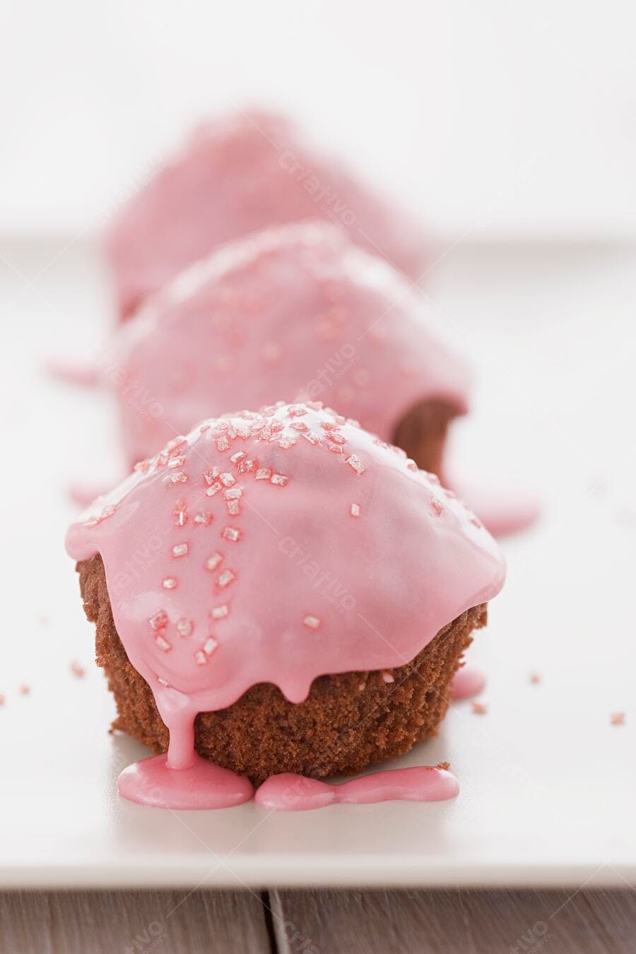 Cupcakes Rosas com Confeitos