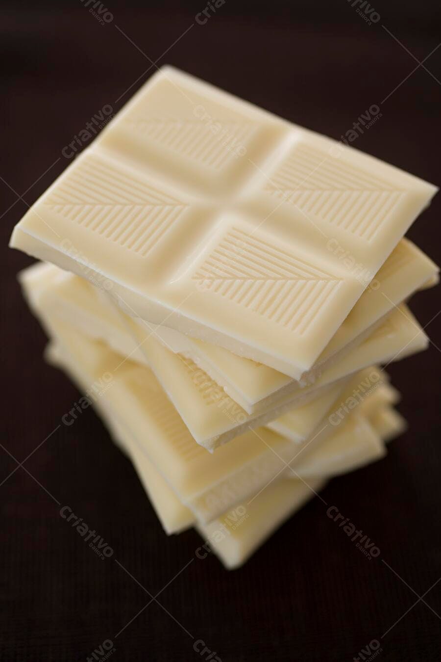 Barra de chocolate branco empilhada