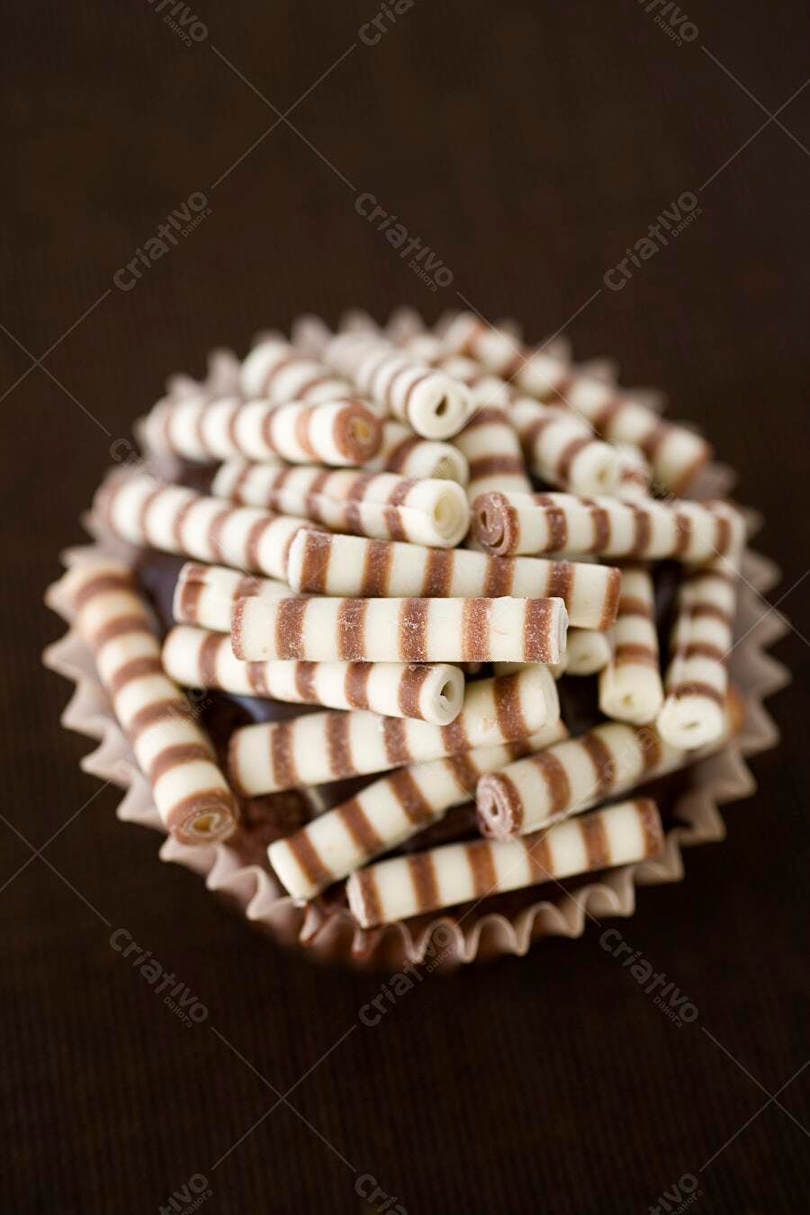 Cupcake decorado com palitos de wafer