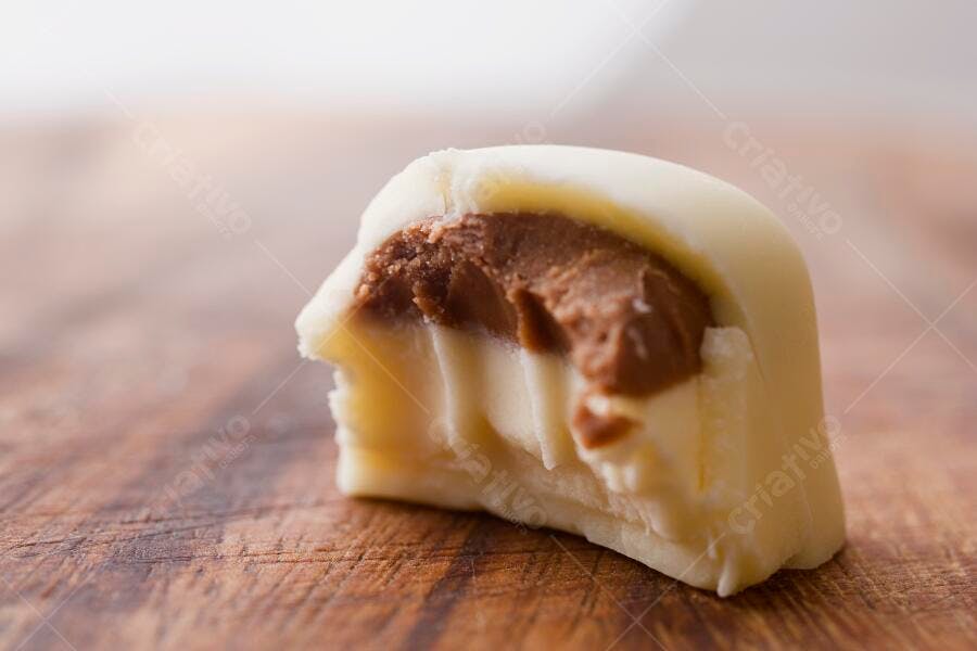 Bombom de chocolate branco e recheio cremoso