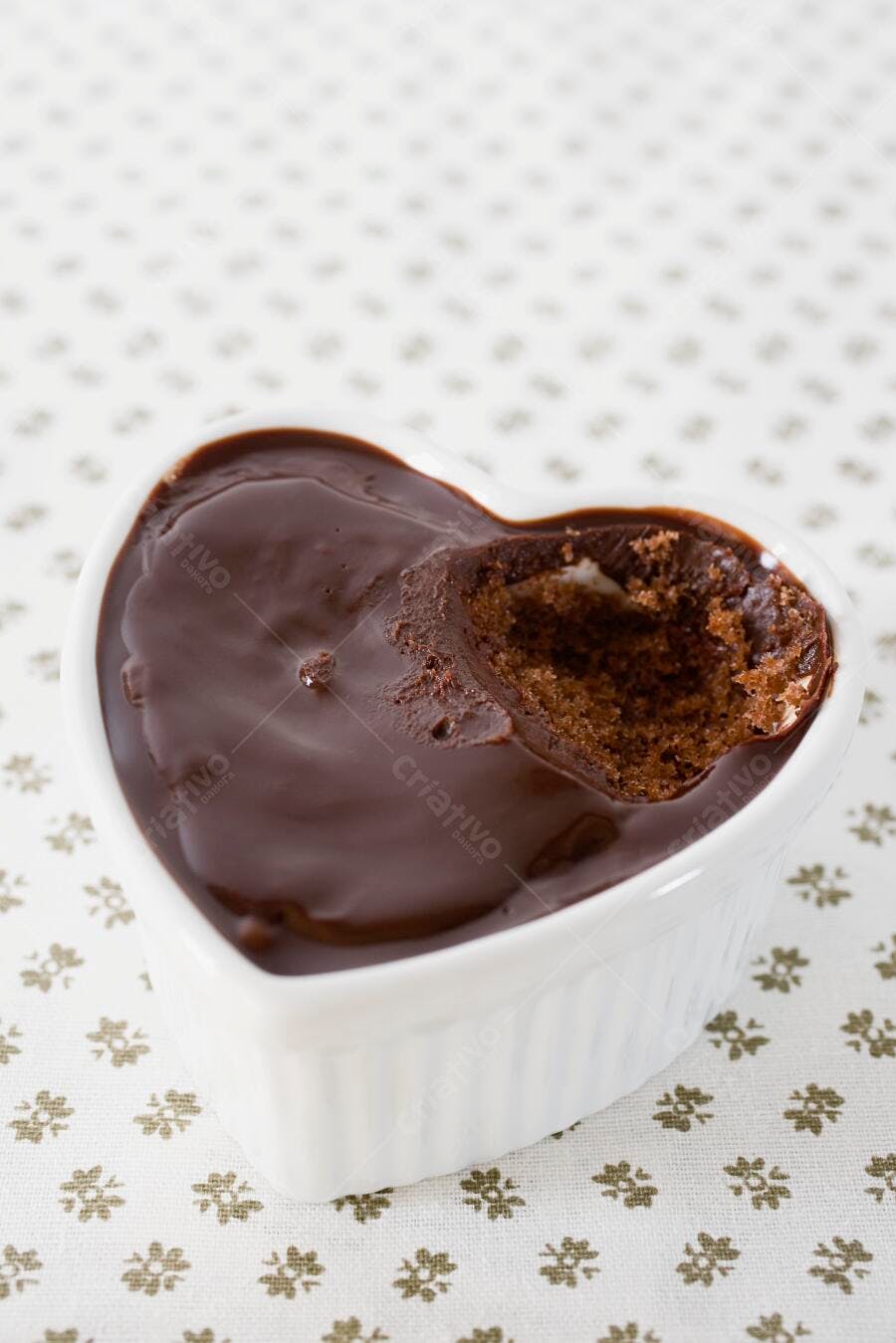 Sobremesa de chocolate em forma de coração