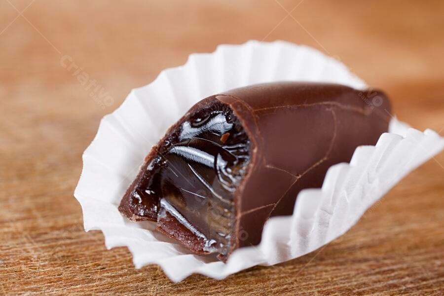 Chocolate amargo com recheio de frutas