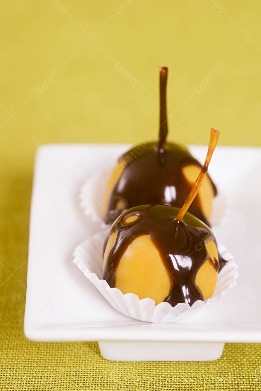 Doce de leite com cobertura de chocolate