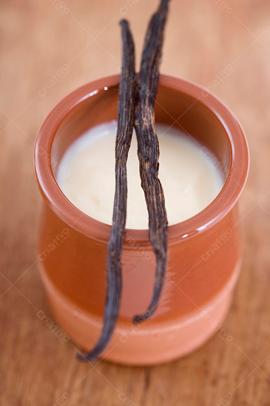 Creme de baunilha em potinho de cerâmica