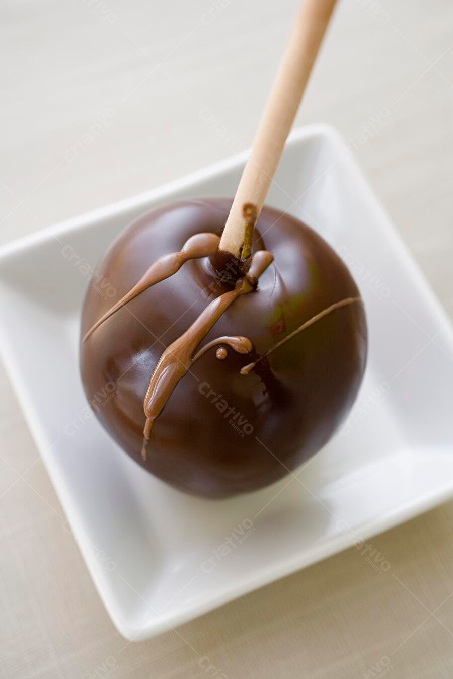 Maçã banhada em chocolate escura