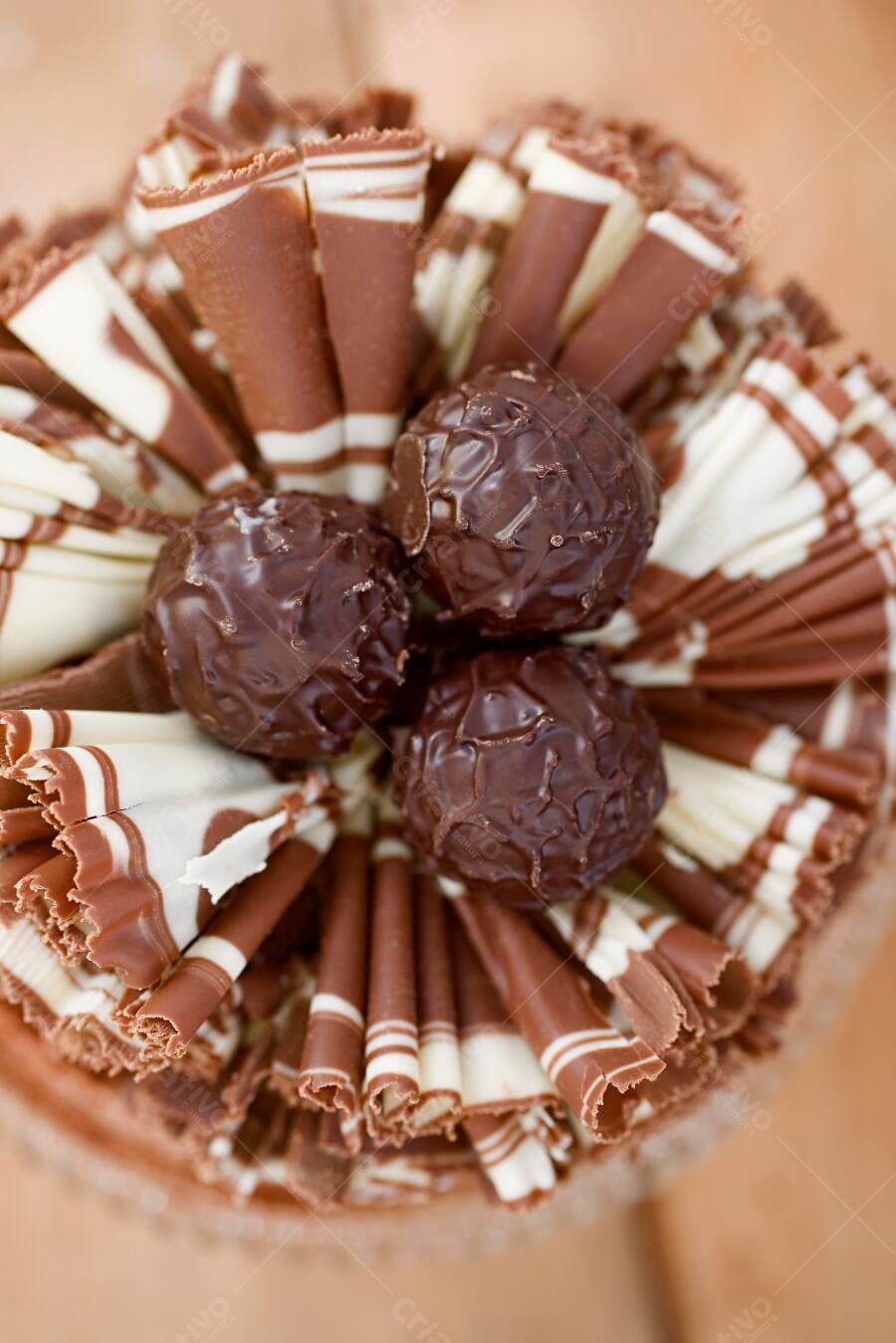 Bombons de chocolate em decoração de chocolate