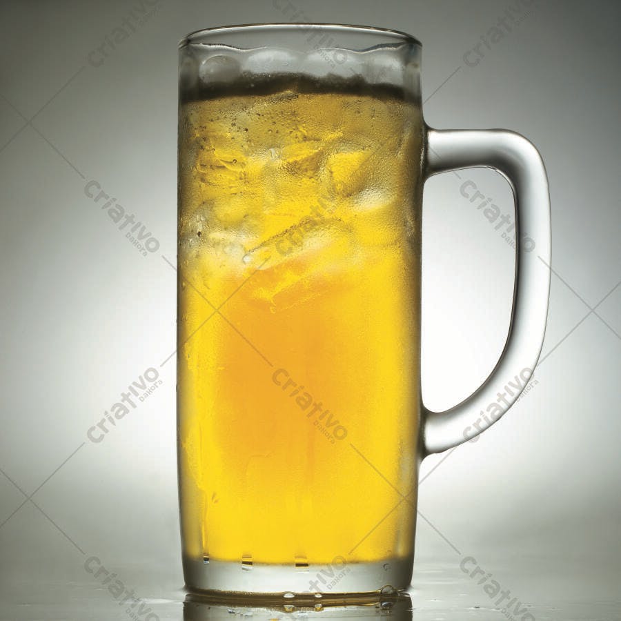 Chopp gelado em caneca de vidro