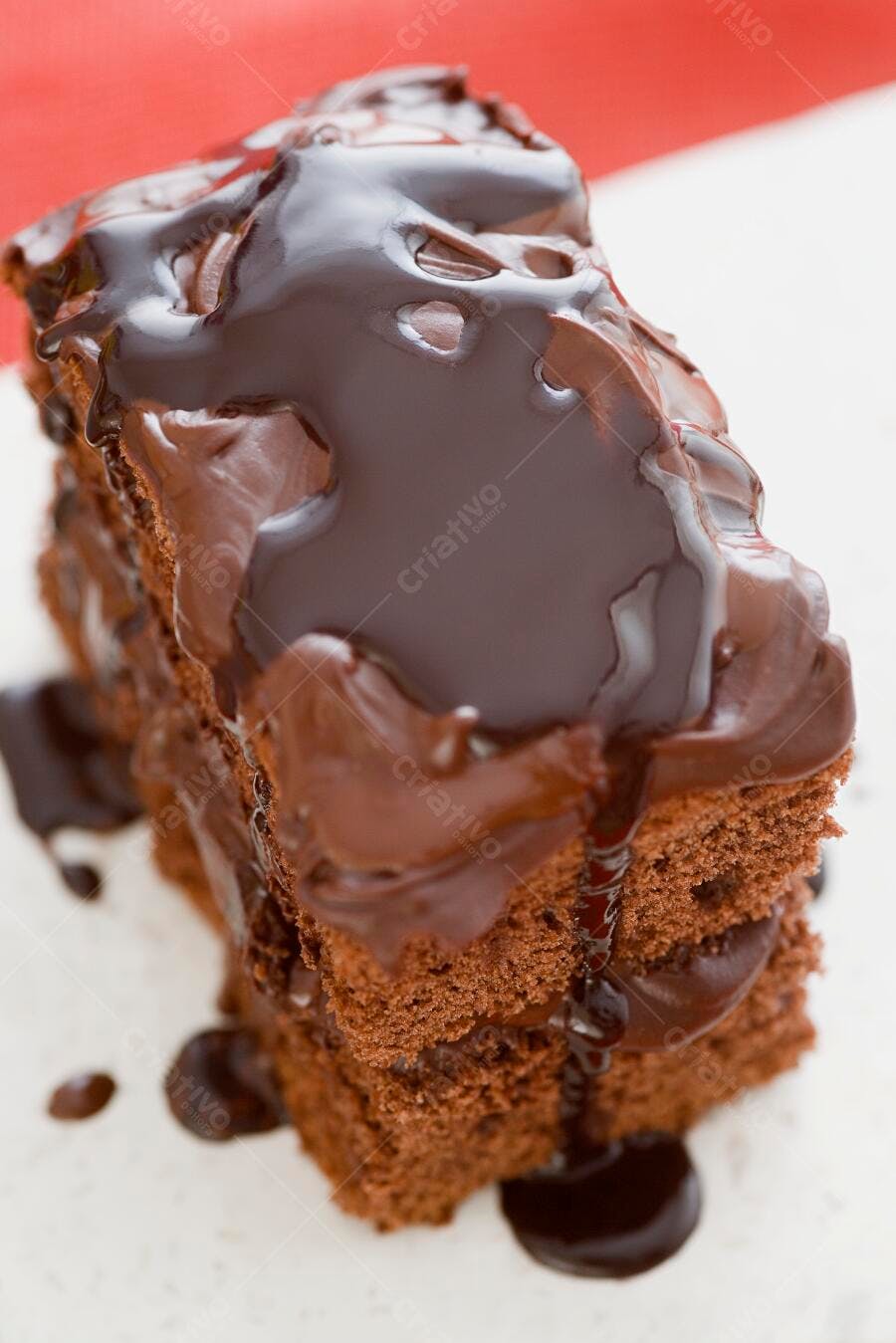 Bolo de chocolate com cobertura