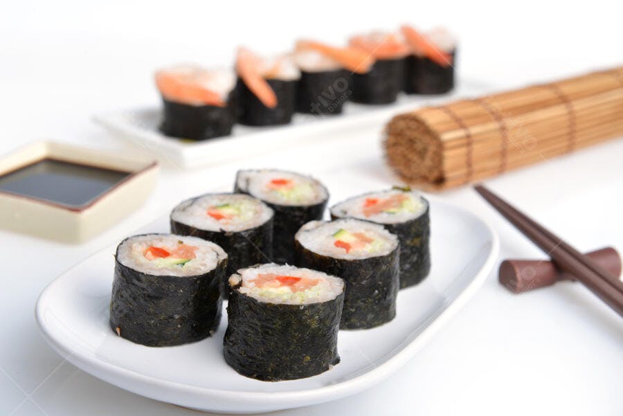 Uramaki de Salmão e Pepino Prato Delicioso