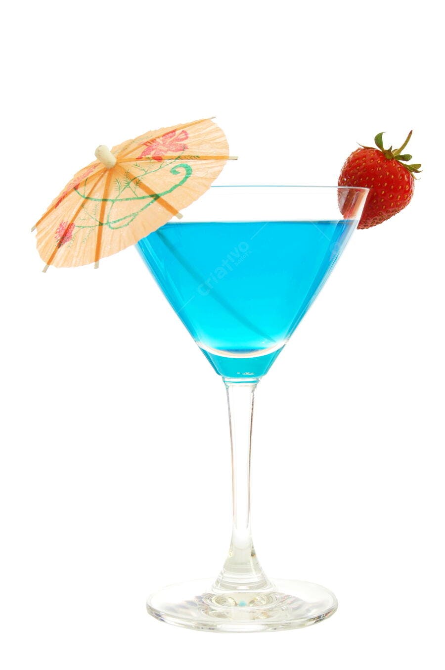 Coquetel azul com morango e guarda-chuva