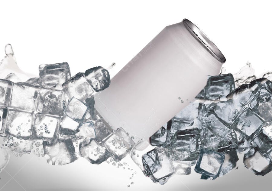 Latinha em cubos de gelo refrescante
