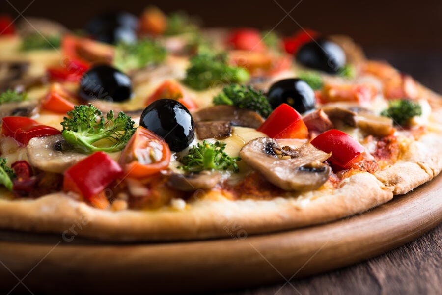 Pizza Vegetariana com Cogumelos e Azeitonas