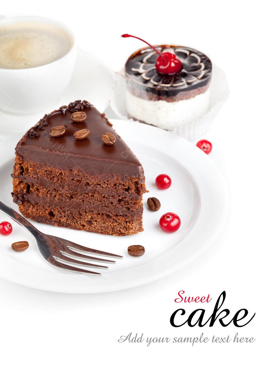 Fatia de bolo de chocolate com café