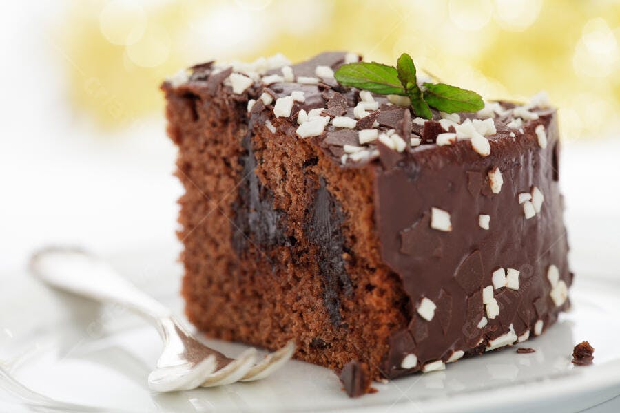 Fatia de bolo de chocolate com recheio