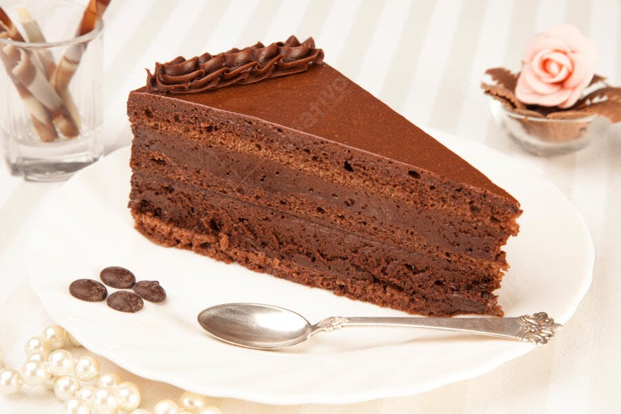 Fatia de bolo de chocolate camadas