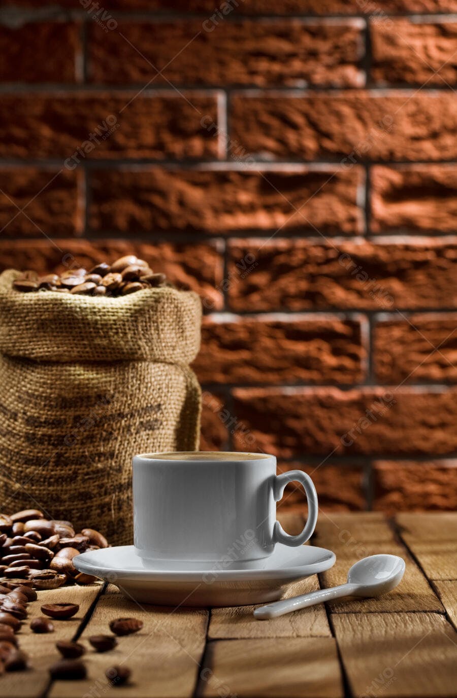 Café expresso em xícara branca fundo tijolo