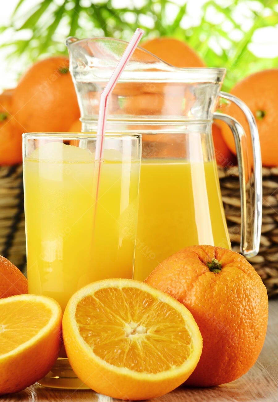 Suco de laranja fresco com frutas