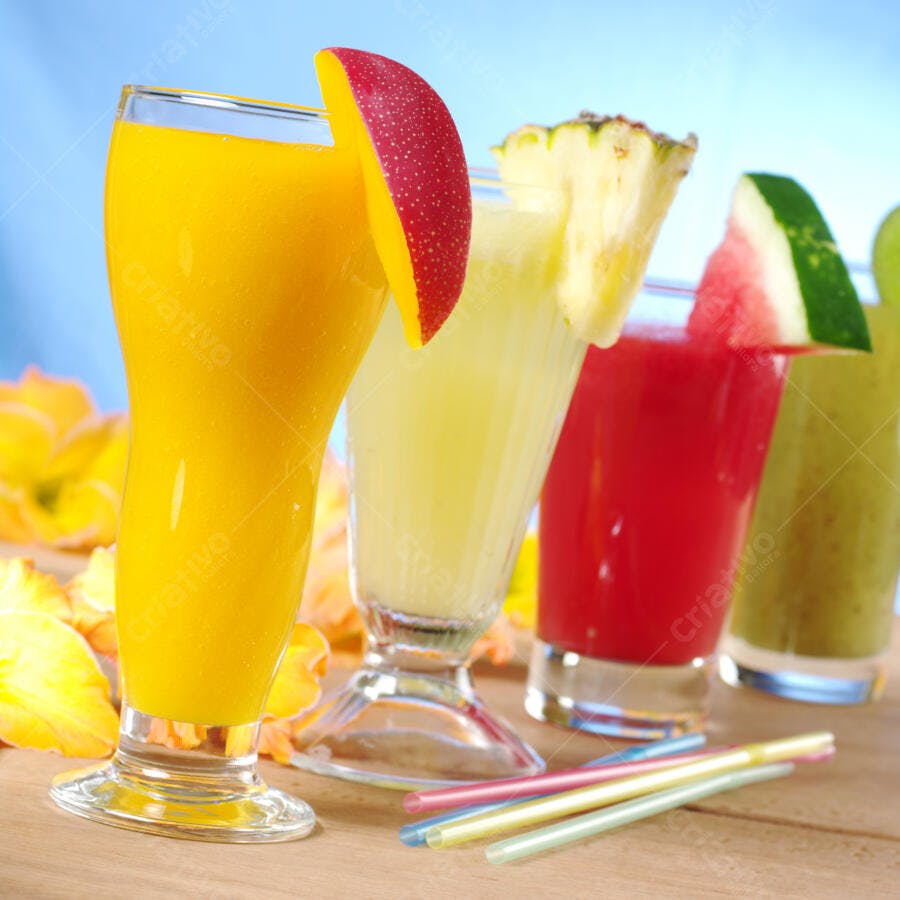 Sucos tropicais refrescantes verão