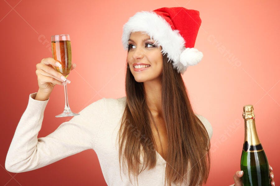 Mulher brindando Natal champagne