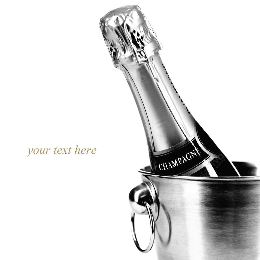 Champagne em balde de gelo metálico
