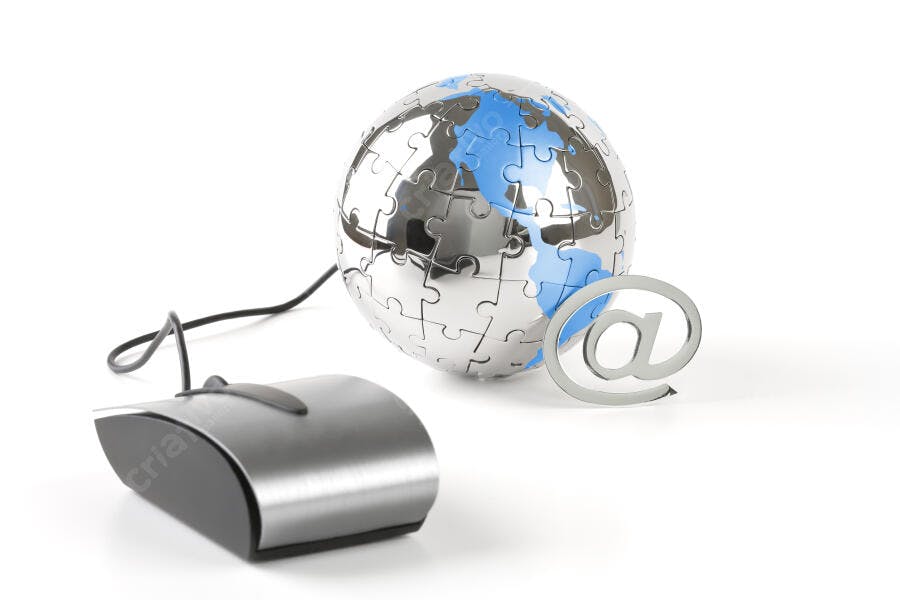 Mouse conectado a globo puzzle e arroba