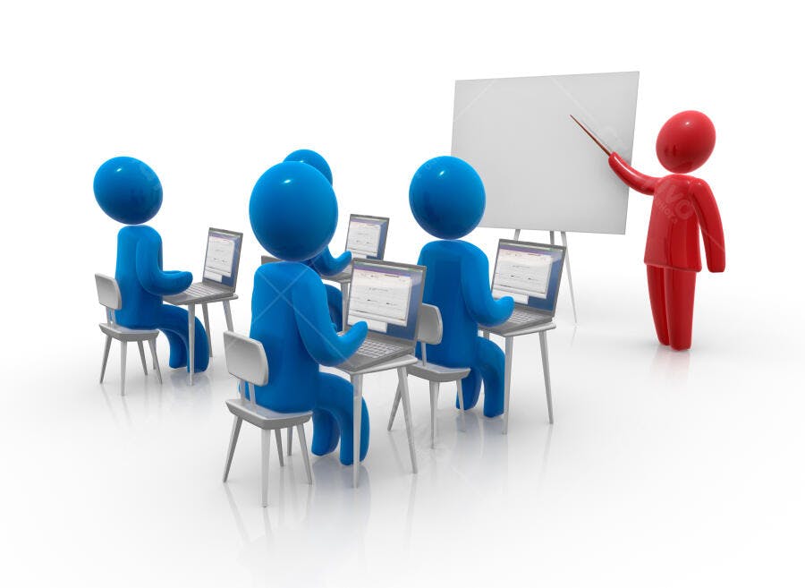 Professor dando aula com alunos em sala de informática