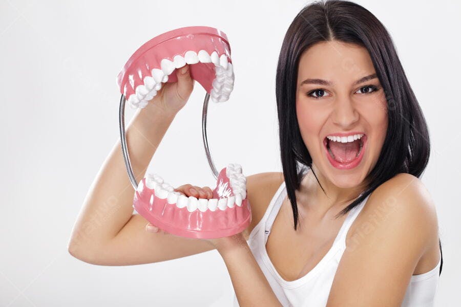 Modelo de dentes mulher alegre