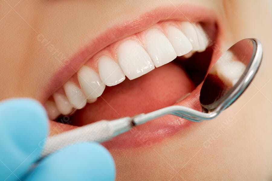 Dentes brancos saudáveis exame odontológico