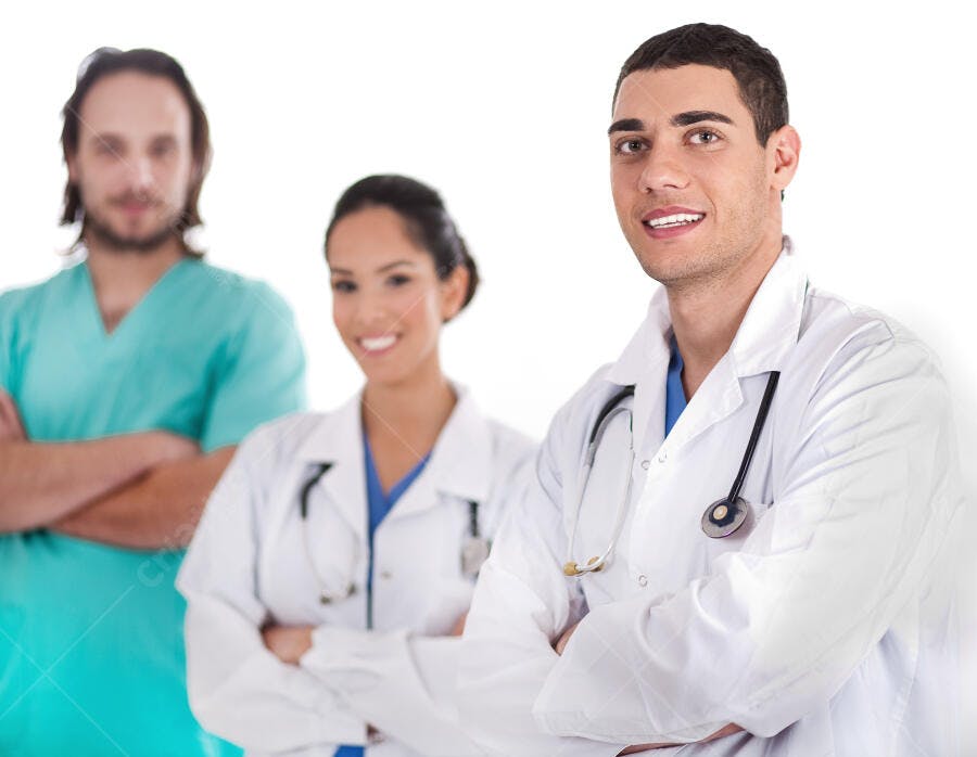 Equipe médica confiante e sorridente