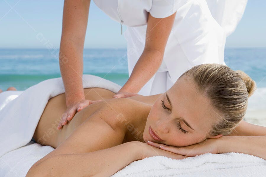 Massagem relaxante na praia