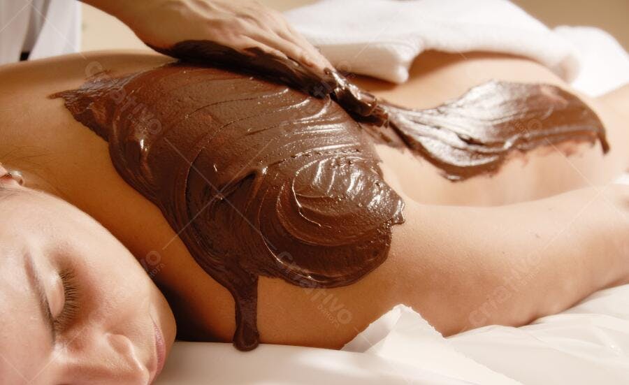 Massagem com chocolate em spa relaxante