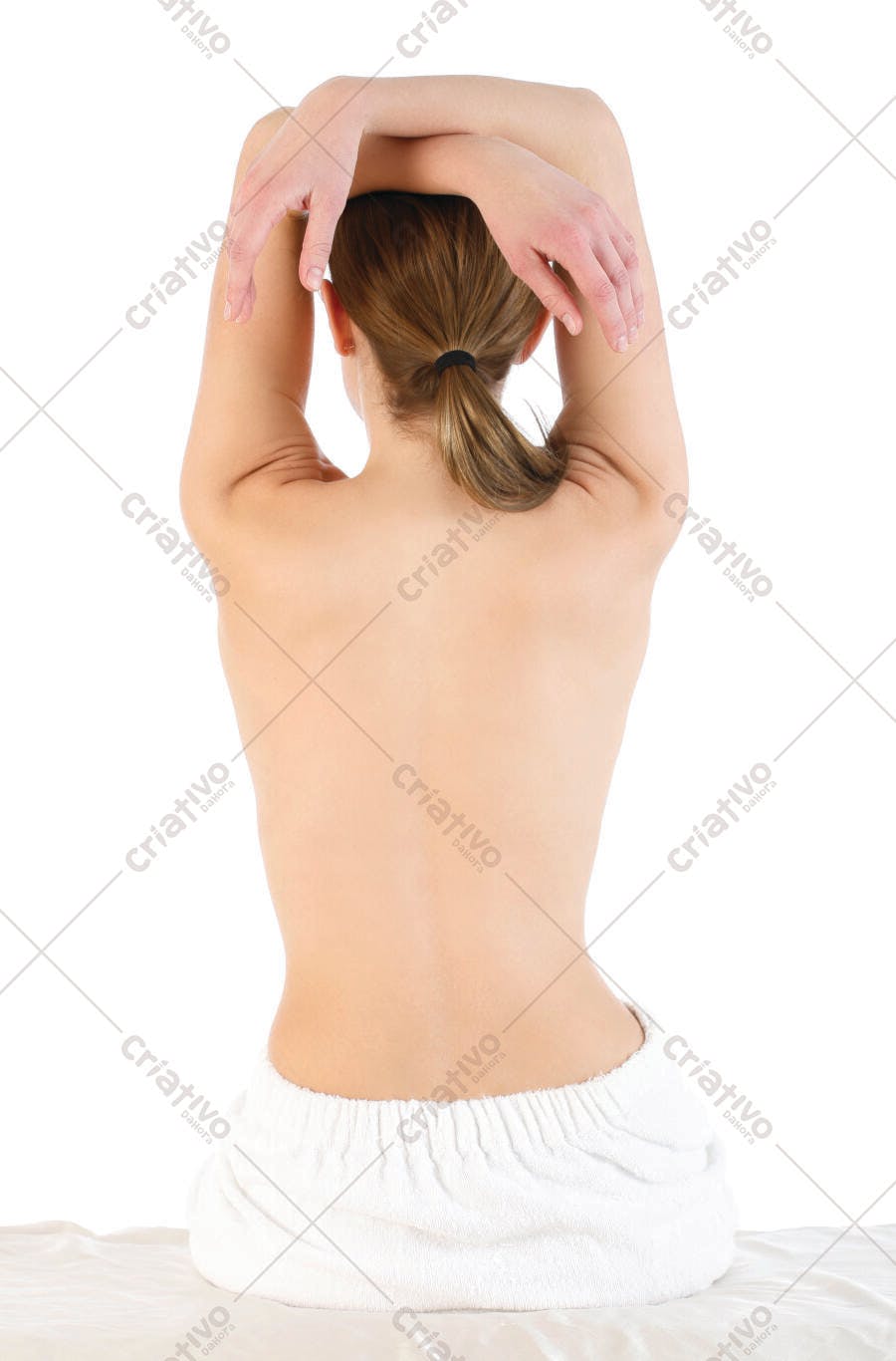 Mulher com costas nuas em spa