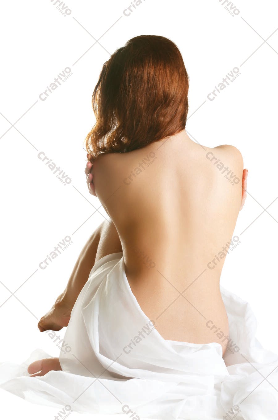 Mulher corpo nu tecido branco fundo branco