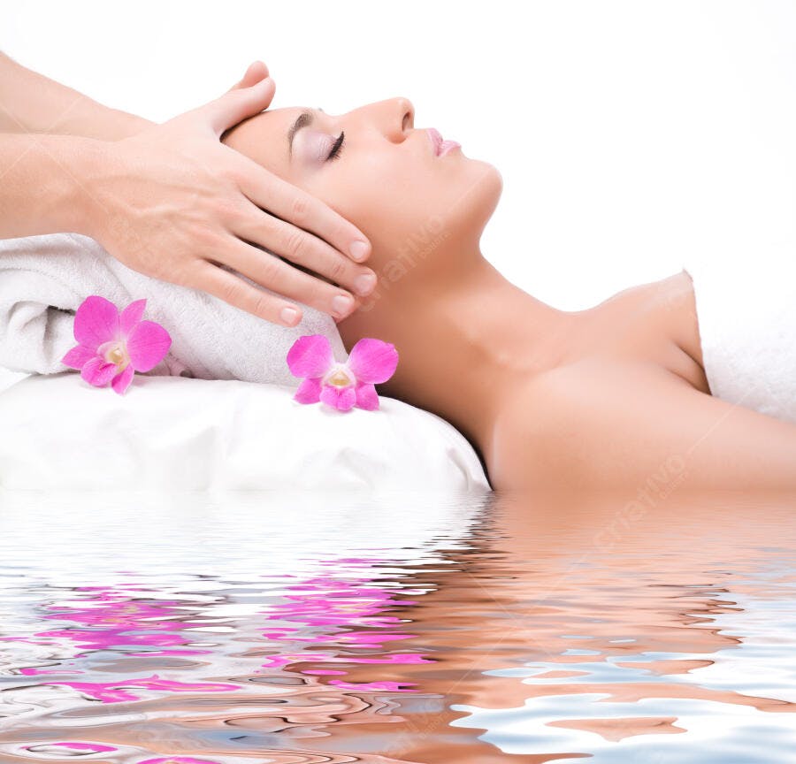 Massagem relaxante com orquídeas rosa