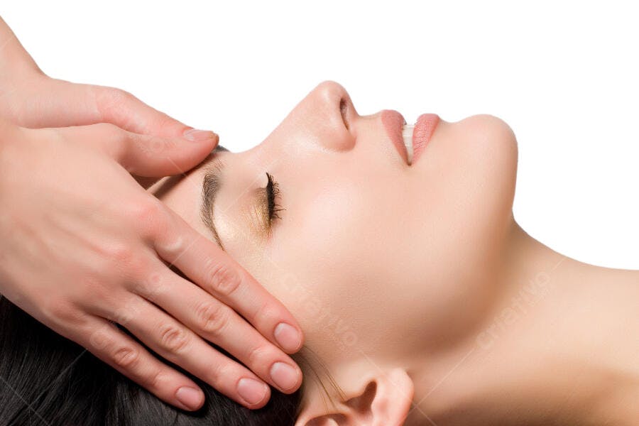Massagem facial relaxante mulher pele clara