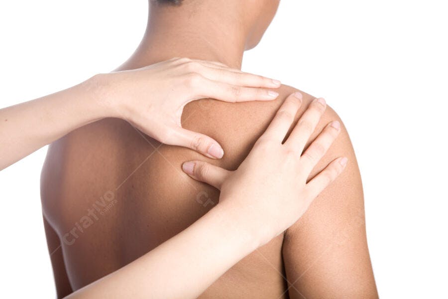 Massagem nos ombros homem pele morena