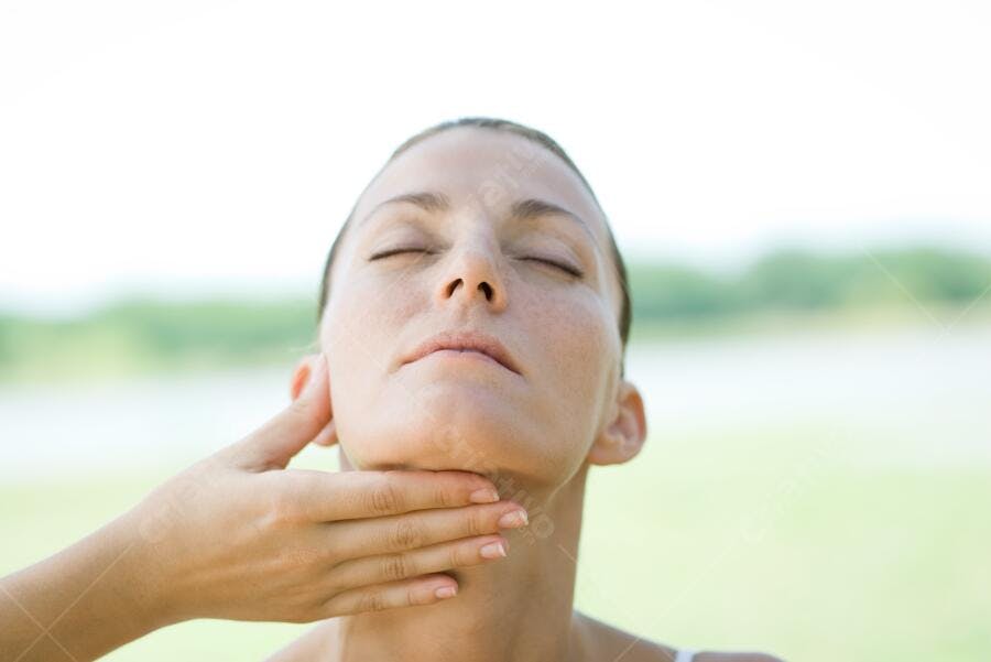 Massagem facial relaxante ao ar livre