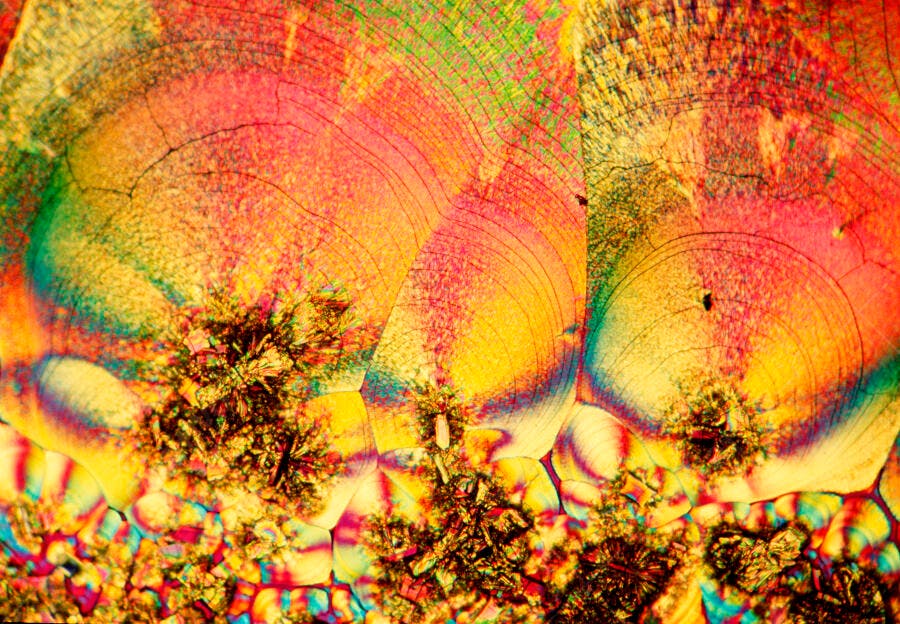Cristais microscópicos coloridos
