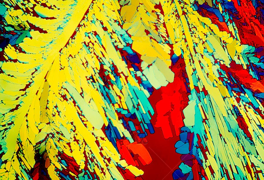Cristais coloridos em tons vibrantes