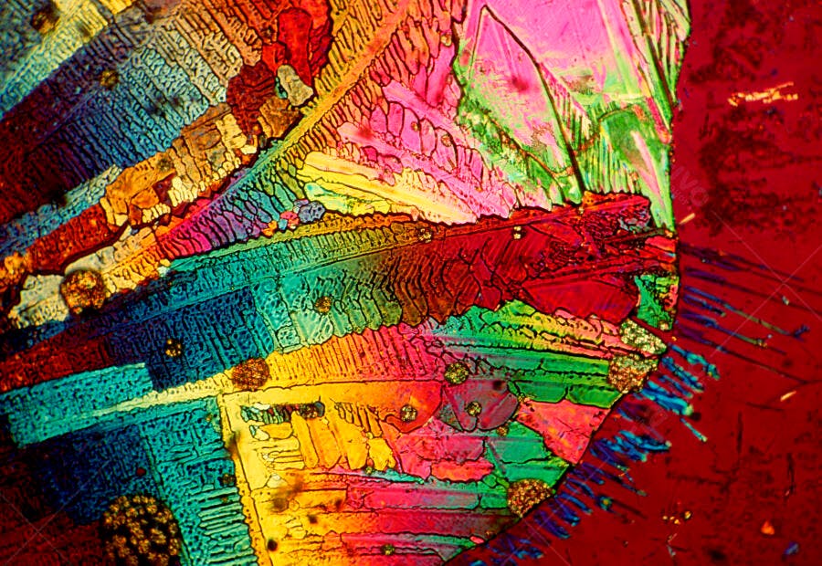 Cristais coloridos microscópicos vibrantes
