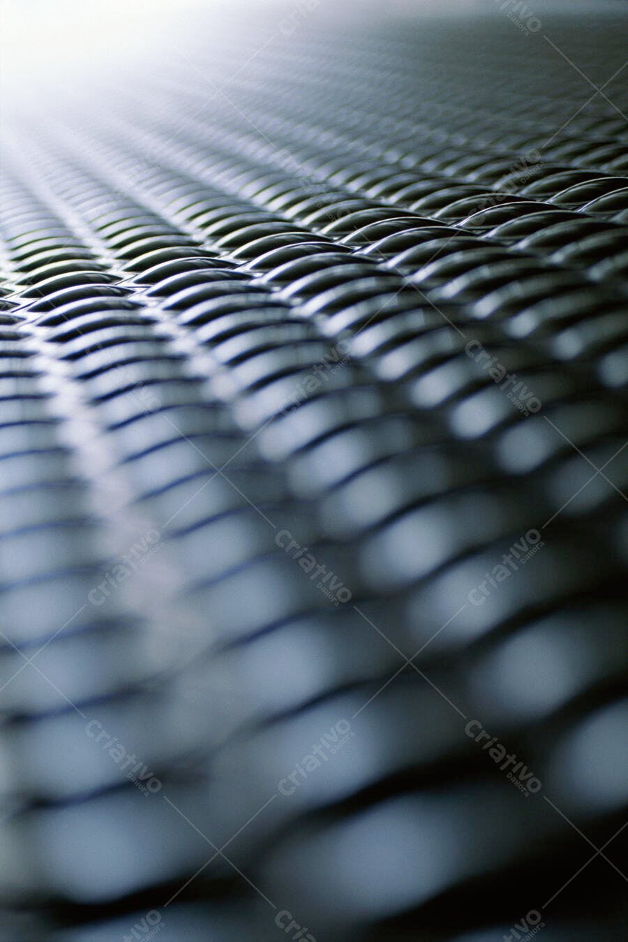 Textura metálica em grade ondulada